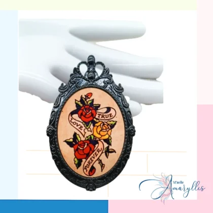 Broche rétro True Love