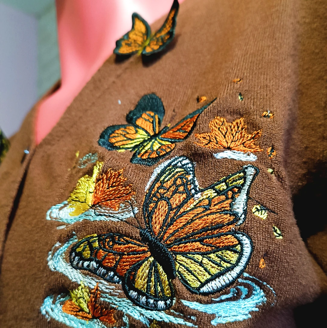 Cardigan Papillons d’Automne – Image 6